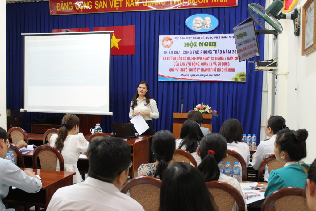 Bà Dương Thị Huyền Trâm UVTT Trưởng ban Phong trào Ủy ban MTTQ Việt Nam Thành phố hướng dẫn một số nội dung trọng tâm