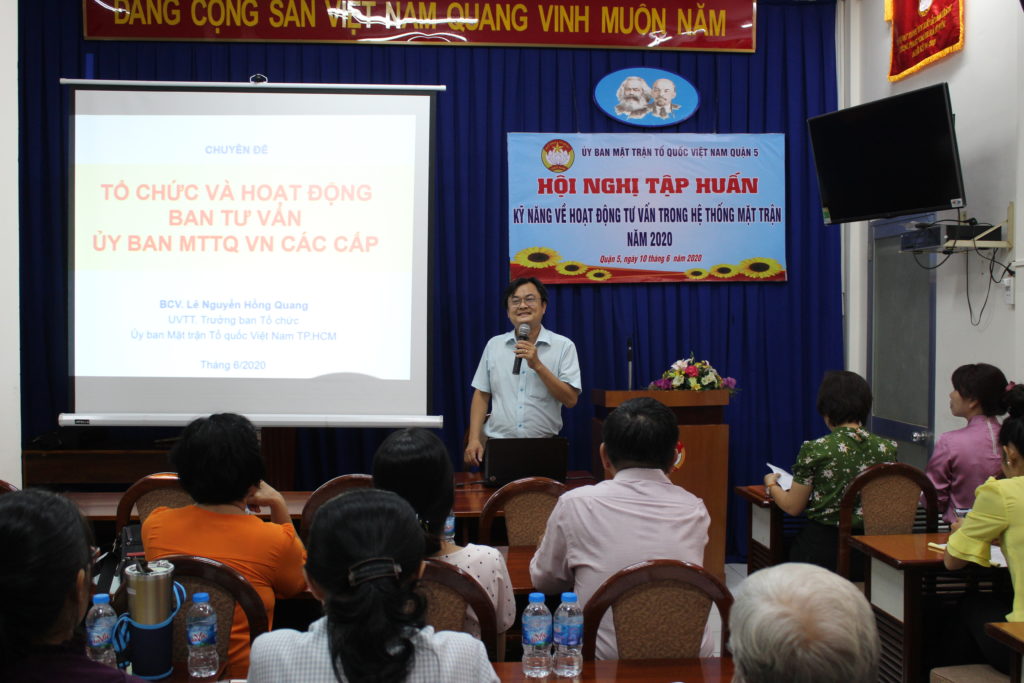 ng Lê Nguyễn Hồng Quang UVTT Trưởng ban Tổ chức Ủy ban MTTQ Việt Nam Thành phố trao đổi cùng Hội nghị