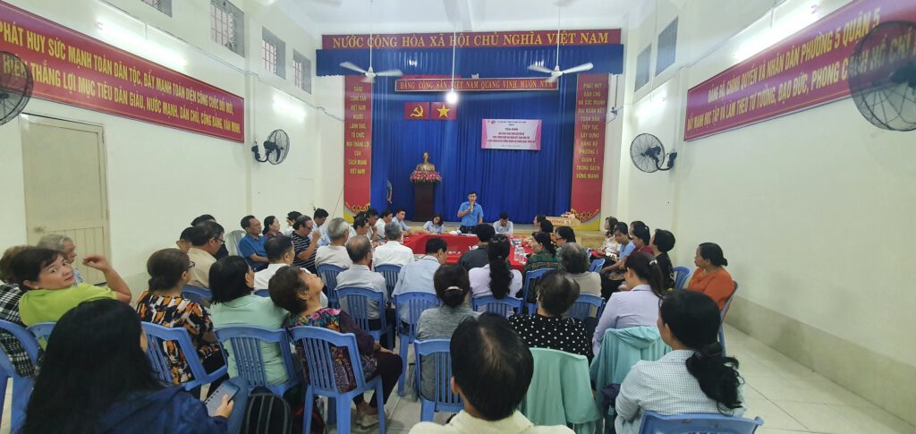 ng Trần Nam Đức Phó Chủ tịch Ủy ban MTTQ Việt Nam Quận phát biểu gợi ý thảo luận
